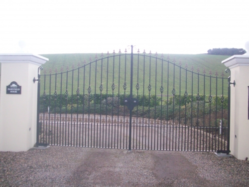 gates with presance, railings and metalwork